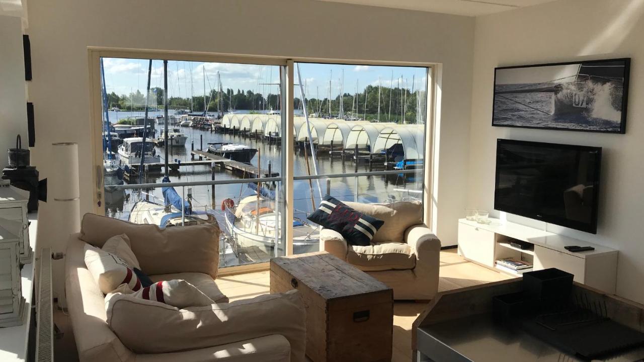 The Boathouse With Boat Holiday home Aalsmeer